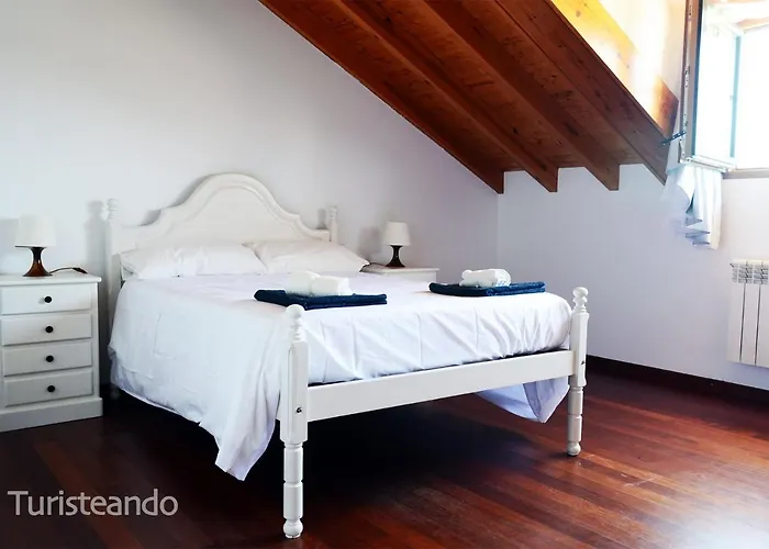 Holiday home Adosado Proa: Seaside Retreat With Garden And Ria Views *