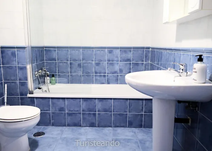 Holiday home Adosado Proa: Seaside Retreat With Garden And Ria Views *